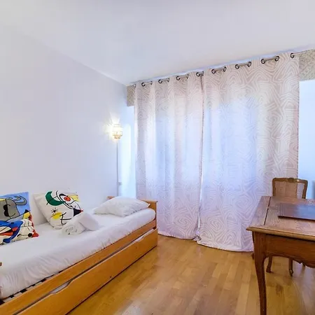 Apartment Le Riviera ~ Jardin ~ Parking ~ Climatisation *